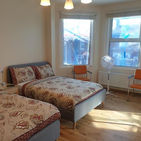 London Luxury Spacious 2 Bedroom Apartment 4 Mins From Ilford Stn. Free Parking 외부 사진