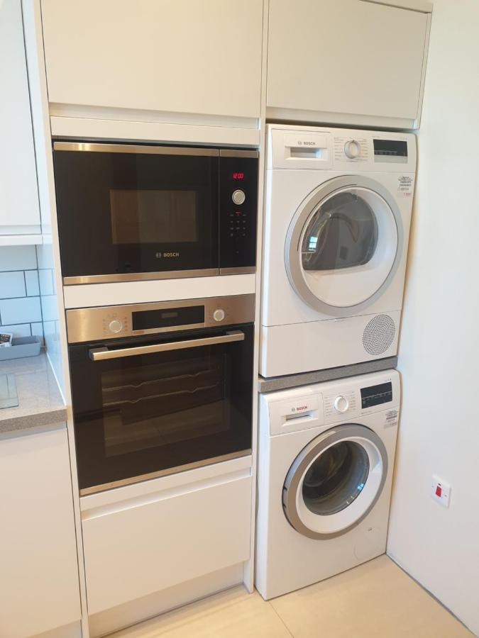 London Luxury Spacious 2 Bedroom Apartment 4 Mins From Ilford Stn. Free Parking 외부 사진