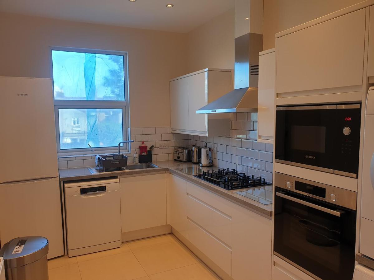 London Luxury Spacious 2 Bedroom Apartment 4 Mins From Ilford Stn. Free Parking 외부 사진