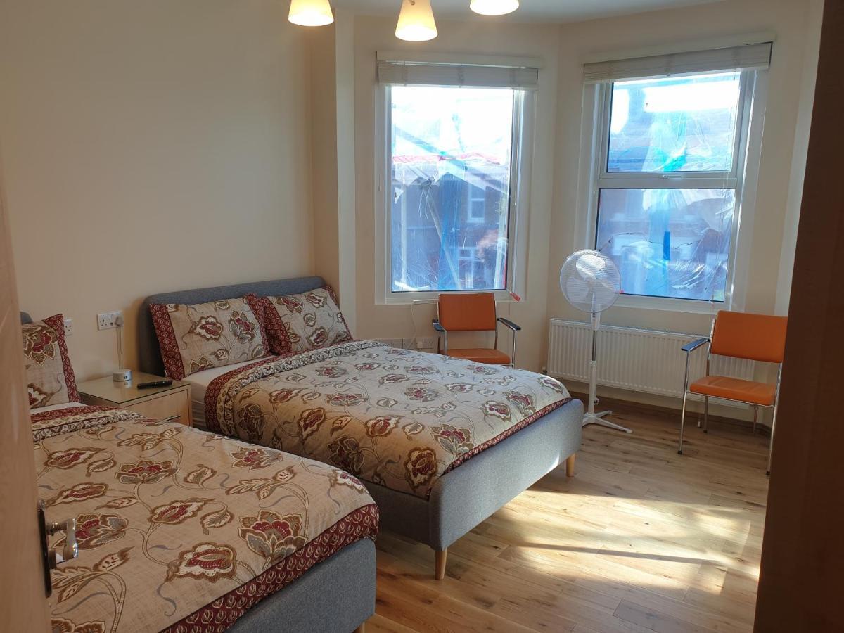 London Luxury Spacious 2 Bedroom Apartment 4 Mins From Ilford Stn. Free Parking 외부 사진