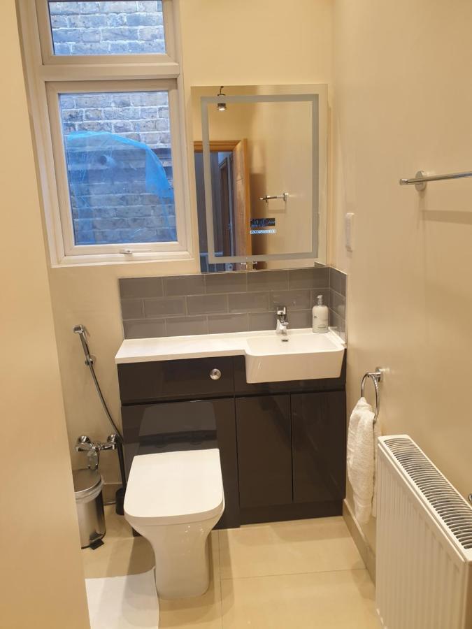 London Luxury Spacious 2 Bedroom Apartment 4 Mins From Ilford Stn. Free Parking 외부 사진