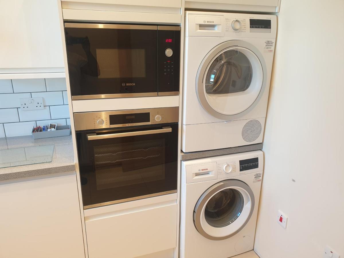 London Luxury Spacious 2 Bedroom Apartment 4 Mins From Ilford Stn. Free Parking 외부 사진