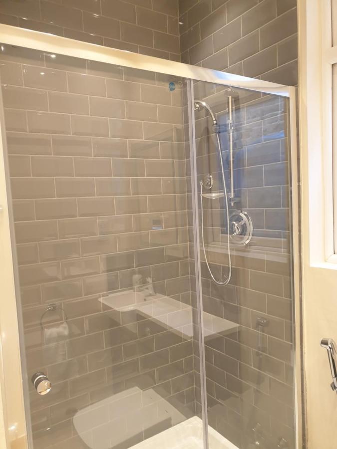 London Luxury Spacious 2 Bedroom Apartment 4 Mins From Ilford Stn. Free Parking 외부 사진