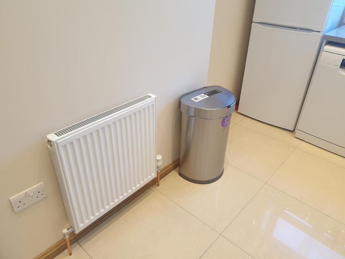 London Luxury Spacious 2 Bedroom Apartment 4 Mins From Ilford Stn. Free Parking 외부 사진