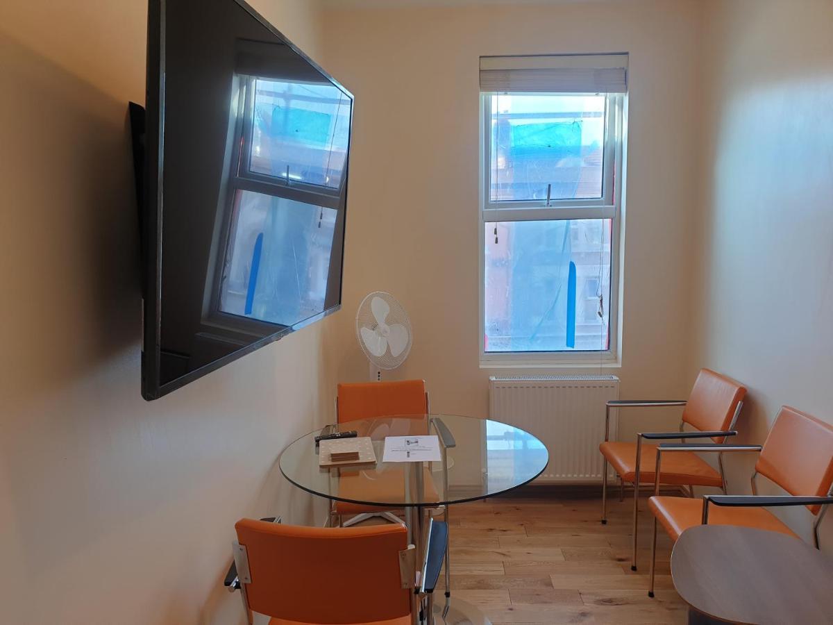 London Luxury Spacious 2 Bedroom Apartment 4 Mins From Ilford Stn. Free Parking 외부 사진