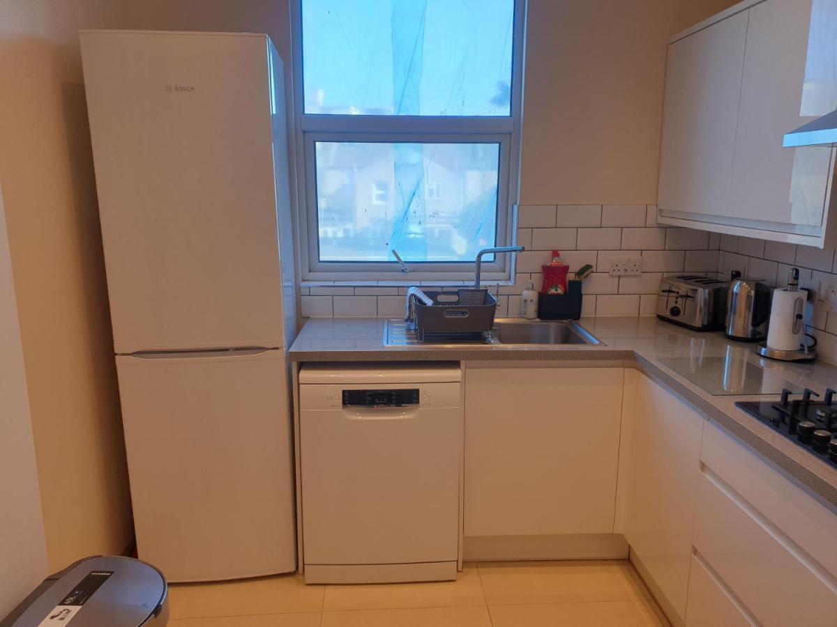 London Luxury Spacious 2 Bedroom Apartment 4 Mins From Ilford Stn. Free Parking 외부 사진